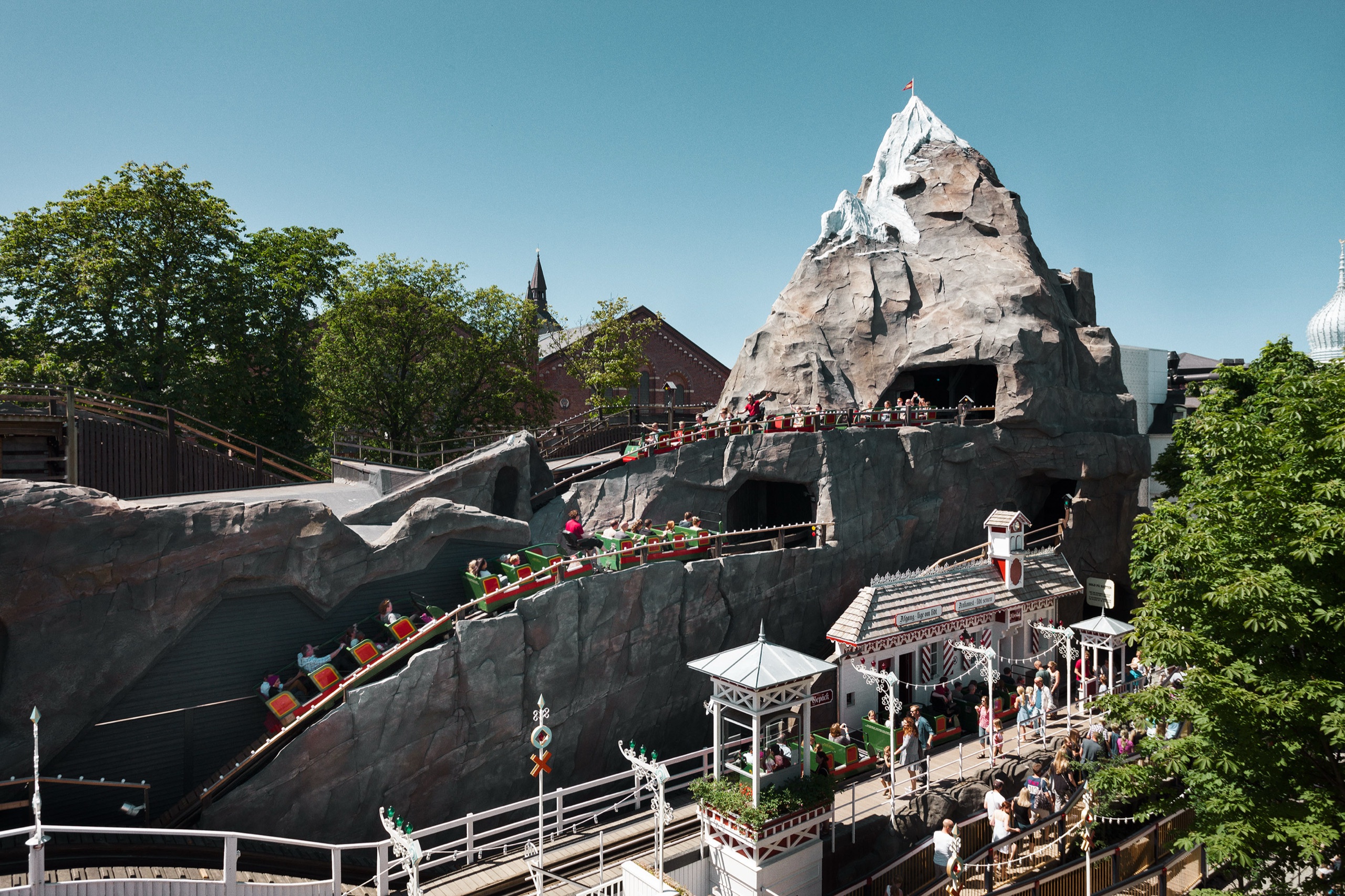 Featured image of post Rutschebanen : Histoire d'une montagne russe centenaire
