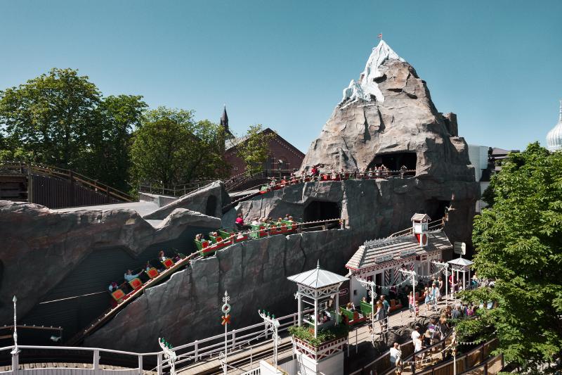 Featured image of post Rutschebanen : Histoire d'une montagne russe centenaire